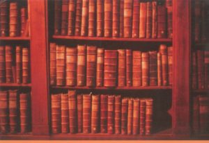 открытка с фотографией книжных полок (Германия)